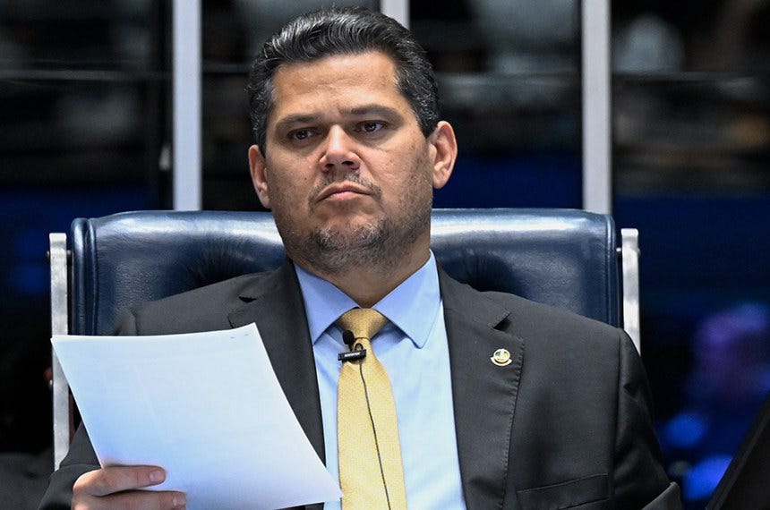 Barganha ou Fake News? O embate entre Alcolumbre e Valdemar que paralisou o Congresso