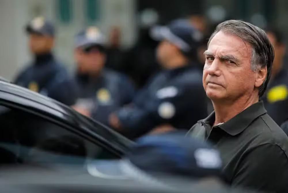 Bolsonaro na UTI: pneumonia reacende debate sobre prisão domiciliar