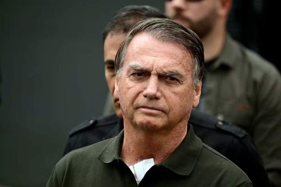 Moraes autoriza prisão domiciliar temporária a Bolsonaro