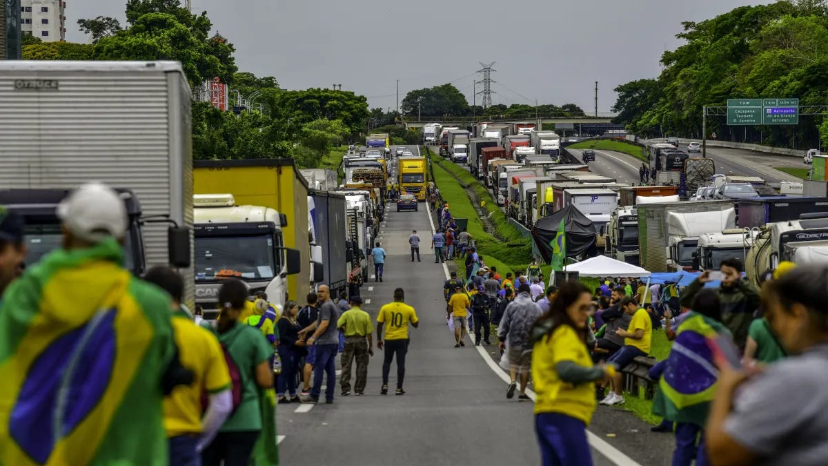 Moraes determina execução de R$ 7,1 bi em multas de caminhoneiros por bloqueios de 2022