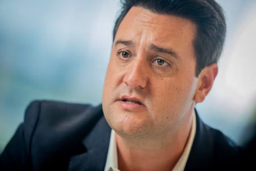 Ratinho Júnior desiste da presidência para blindar o Paraná contra Moro