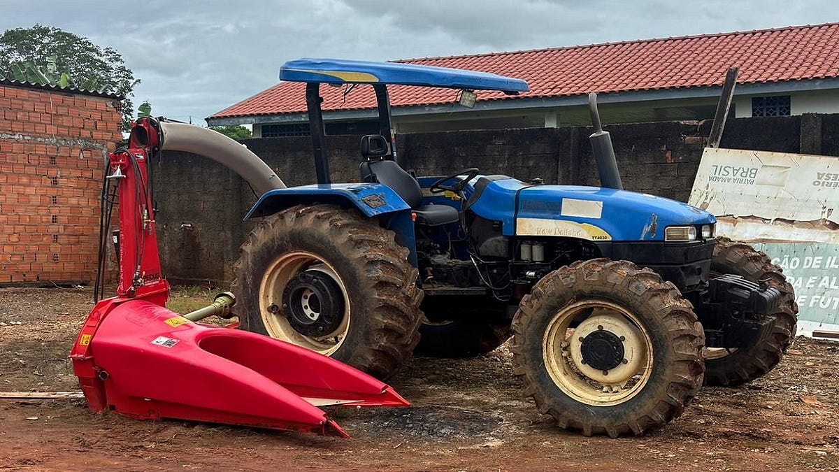 Alan Queiroz destina ensiladeira a produtores rurais em Nova União