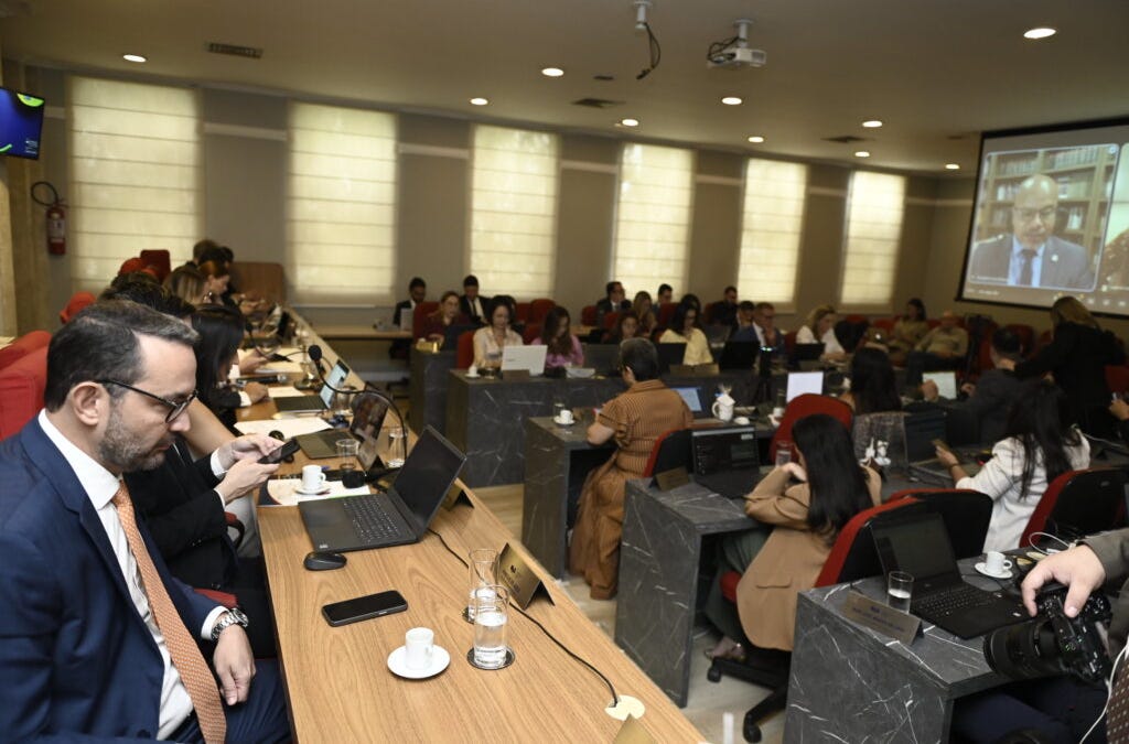 OAB-RO exclui advogado estupro vulnerável: decisão sem trânsito em julgado gera debate