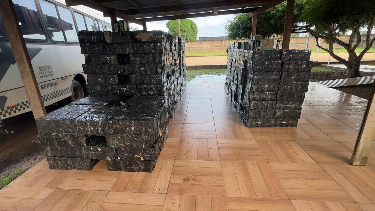 PMMRO E PRF APREENDEM MERCADORIAS ILÍCITAS E PRENDE TRÊS PESSOAS POR DESCAMINHO