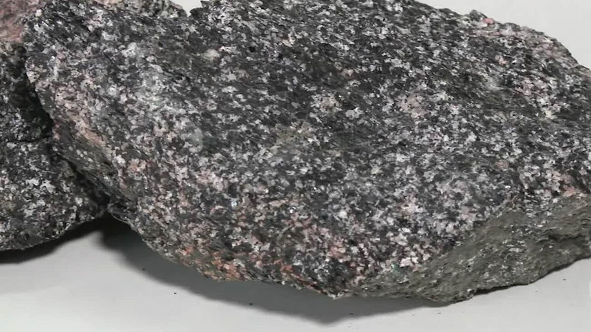 Roubo de cassiterita em Rio Crespo: carga de 300 kg desaparece após invasão