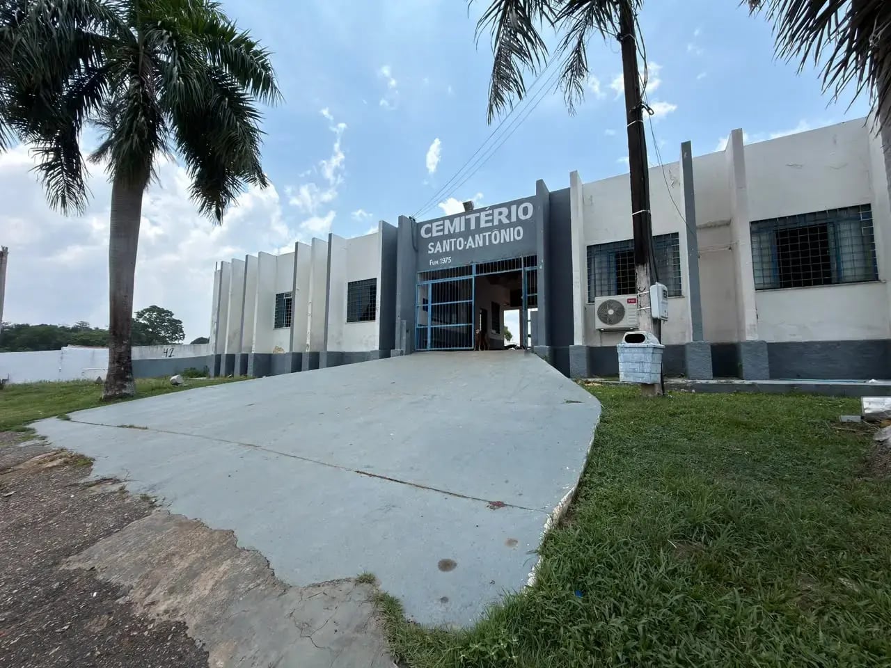 Limpeza no Cemitério Santo Antônio é intensificada nesta segunda-feira