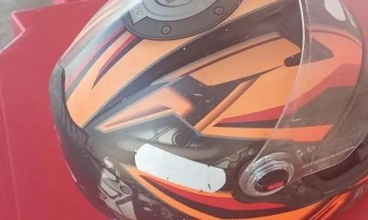 AÇÃO DA PMRO RESULTA NA APREENSÃO DE TRÊS PESSOAS POR FURTO E RECEPTAÇÃO DE CAPACETE EM VILHENA