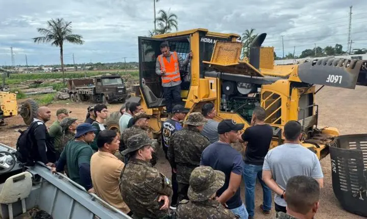 Policiais Militares prontos para operar máquinas pesadas